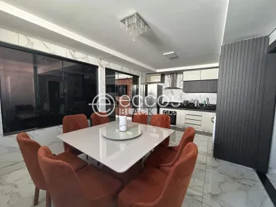 Casa de Condomínio com 3 Quartos à venda, 102m² no Aclimação, Uberlândia