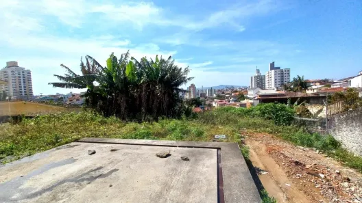 Lote/Terreno à venda, 729m² no Barreiros, São José