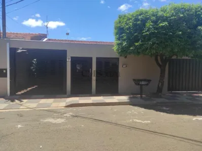 Casa com 4 Quartos para alugar, 302m² no Jardim Indianápolis, Londrina