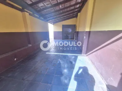 Casa com 3 Quartos para alugar, 100m² no Guarani, Uberlândia