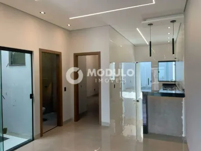 Casa com 2 Quartos à venda, 69m² no Jardim Holanda, Uberlândia