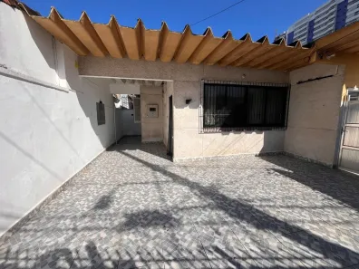 Casa de Condomínio com 2 Quartos para alugar, 64m² no Guilhermina, Praia Grande
