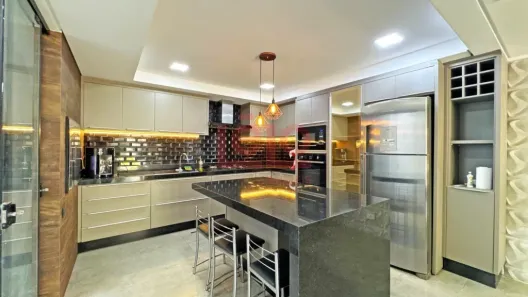 Sobrado com 3 Quartos à venda, 210m² no Residencial Moreschi, Maringá