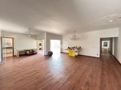 Casa com 3 Quartos para alugar, 250m² no Jardim Colina, Uberlândia