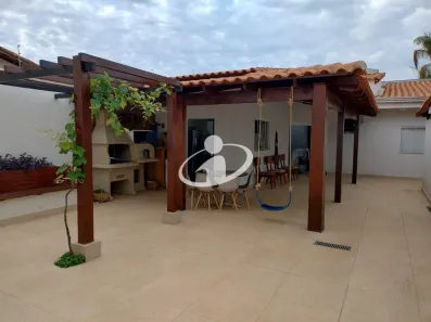 Imóvel Comercial com 3 Quartos para alugar, 120m² no Jardim Karaíba, Uberlândia