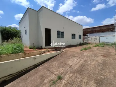 Casa com 2 Quartos para alugar, 164m² no Cazeca, Uberlândia