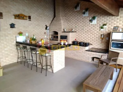 Casa com 4 Quartos à venda, 250m² no Jardim Inconfidência, Uberlândia