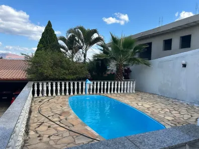Casa com 3 Quartos à venda, 360m² no Jardim Montreal - 1ª Seção, Ibirité