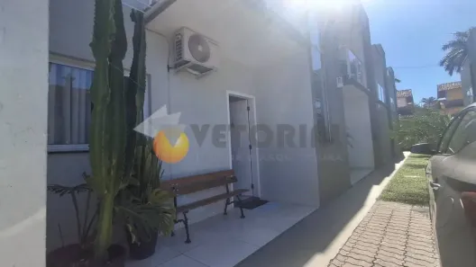 Casa de Condomínio com 2 Quartos à venda, 79m² no Jardim Britânia, Caraguatatuba