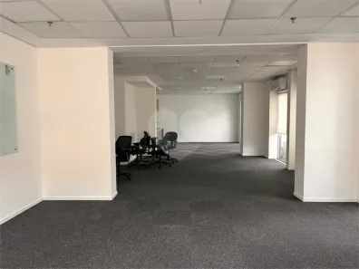 Sala Comercial para alugar, 63m² no Vila Olímpia, São Paulo