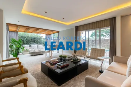Casa com 5 Quartos à venda, 700m² no Boaçava, São Paulo