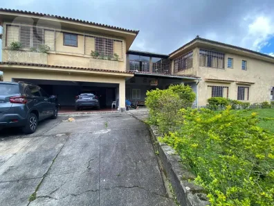 Casa com 6 Quartos à venda, 1000m² no Alto, Teresópolis