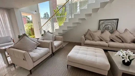 Casa de Condomínio com 3 Quartos para alugar, 208m² no São Paulo II, Cotia