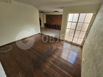 Casa com 3 Quartos para alugar, 300m² no Centro, Uberlândia