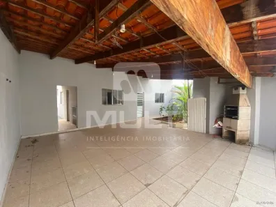 Casa com 3 Quartos para alugar, 80m² no Jardim Europa, Uberlândia