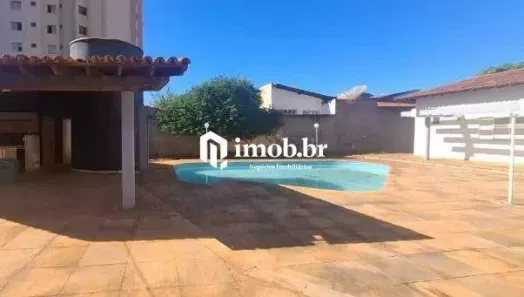 Casa com 4 Quartos para alugar, 723m² no Santa Maria, Uberaba