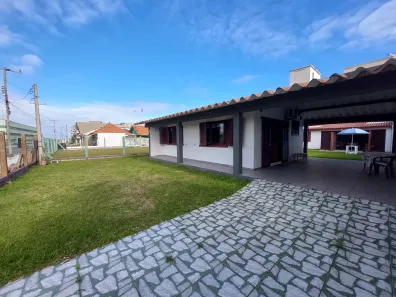 Casa com 3 Quartos para alugar, 100m² no Tramandaí, Tramandaí
