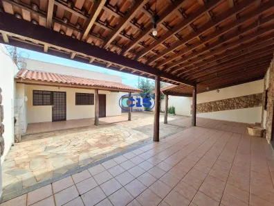 Casa com 4 Quartos para alugar, 207m² no Jardim Integração, Franca