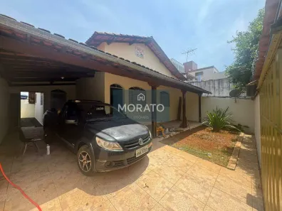 Casa com 3 Quartos à venda, 200m² no Arvoredo, Contagem
