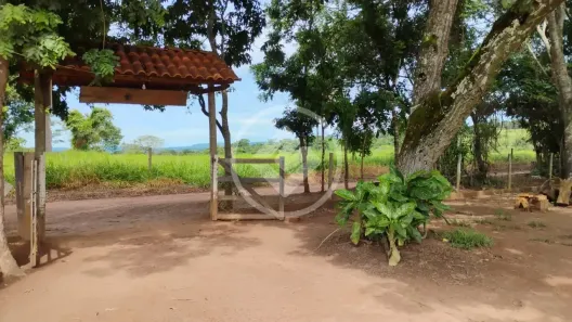 Fazenda/Sítio com 2 Quartos à venda, 200m² no Centro, Hidrolândia