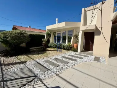 Casa com 3 Quartos para alugar, 149m² no Trindade, Florianópolis