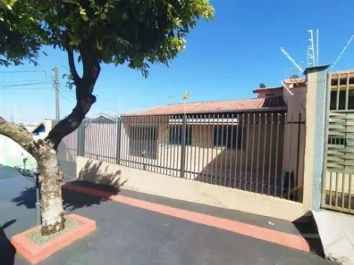 Casa com 3 Quartos à venda, 200m² no Jacomo Violin, Londrina