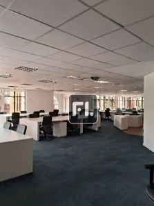 Sala Comercial para alugar, 550m² no Green Valley Alphaville, Barueri