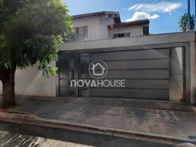 Sobrado com 3 Quartos à venda, 228m² no São Francisco, Campo Grande