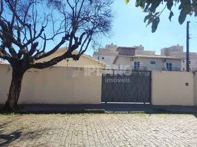 Casa com 3 Quartos para alugar, 194m² no Centro, Araraquara