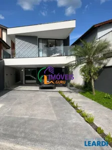 Casa com 3 Quartos para alugar, 343m² no Arujázinho I, II e III, Arujá