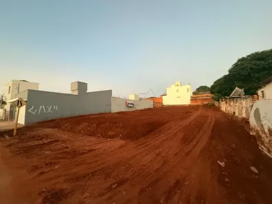 Lote/Terreno à venda, 858m² no Jardim Estoril, Bauru