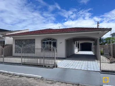 Casa com 3 Quartos à venda, 166m² no Centro, Palhoça