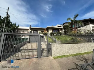Casa com 4 Quartos à venda, 380m² no Três Figueiras, Porto Alegre