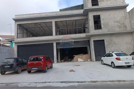 Sala Comercial para alugar, 1000m² no Vila Flora Regina, Arujá