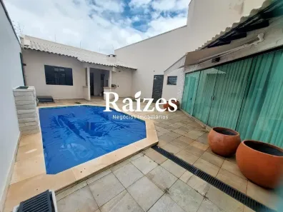 Casa com 3 Quartos à venda, 238m² no Jardim Karaíba, Uberlândia
