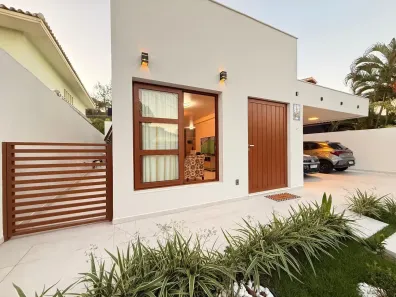 Casa de Condomínio com 3 Quartos à venda, 300m² no Piatã, Salvador