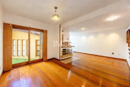 Casa com 4 Quartos para alugar, 214m² no São Geraldo, Porto Alegre