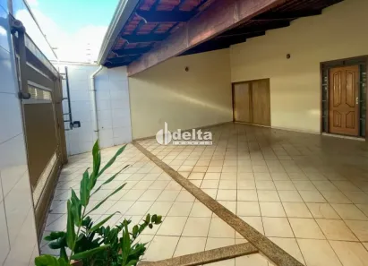 Casa com 4 Quartos à venda, 270m² no Jardim Karaíba, Uberlândia