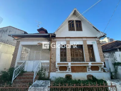 Casa com 5 Quartos à venda, 360m² no Centro, Montes Claros
