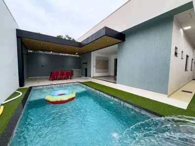 Casa de Condomínio com 3 Quartos para alugar, 200m² no Ponta Negra, Manaus