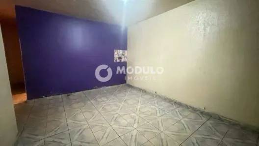Casa com 2 Quartos para alugar, 100m² no Taiaman, Uberlândia
