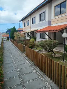 Casa de Condomínio com 4 Quartos para alugar, 130m² no Buraquinho, Lauro de Freitas