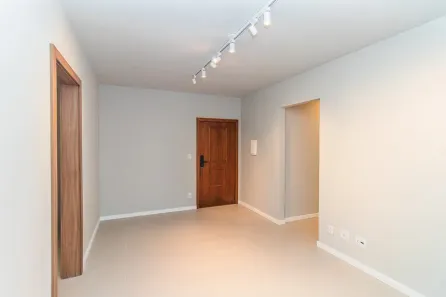 Apartamento com 2 Quartos à venda, 58m² no Vila Ipiranga, Porto Alegre