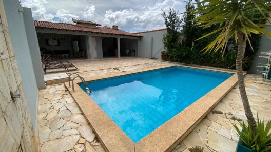Casa com 3 Quartos para venda ou aluguel, 237m² no Presidente Roosevelt, Uberlândia