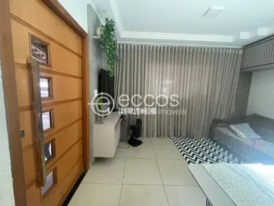 Casa com 4 Quartos à venda, 180m² no Laranjeiras, Uberlândia