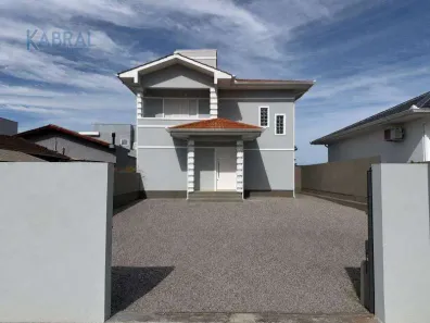 Casa com 2 Quartos para alugar, 150m² no Centro, Palhoça