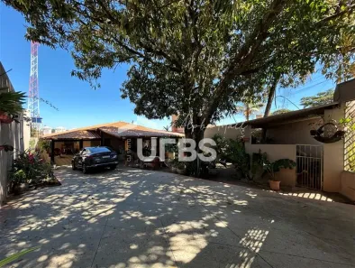 Casa com 3 Quartos à venda, 236m² no Jardim Vitória, Goiânia