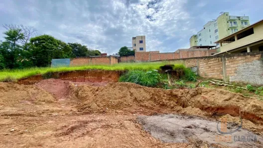 Lote/Terreno à venda, 300m² no Progresso, Conselheiro Lafaiete