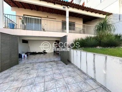 Casa com 3 Quartos à venda, 171m² no Santa Mônica, Uberlândia