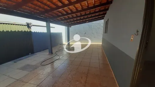 Casa com 4 Quartos para alugar, 120m² no Santa Mônica, Uberlândia